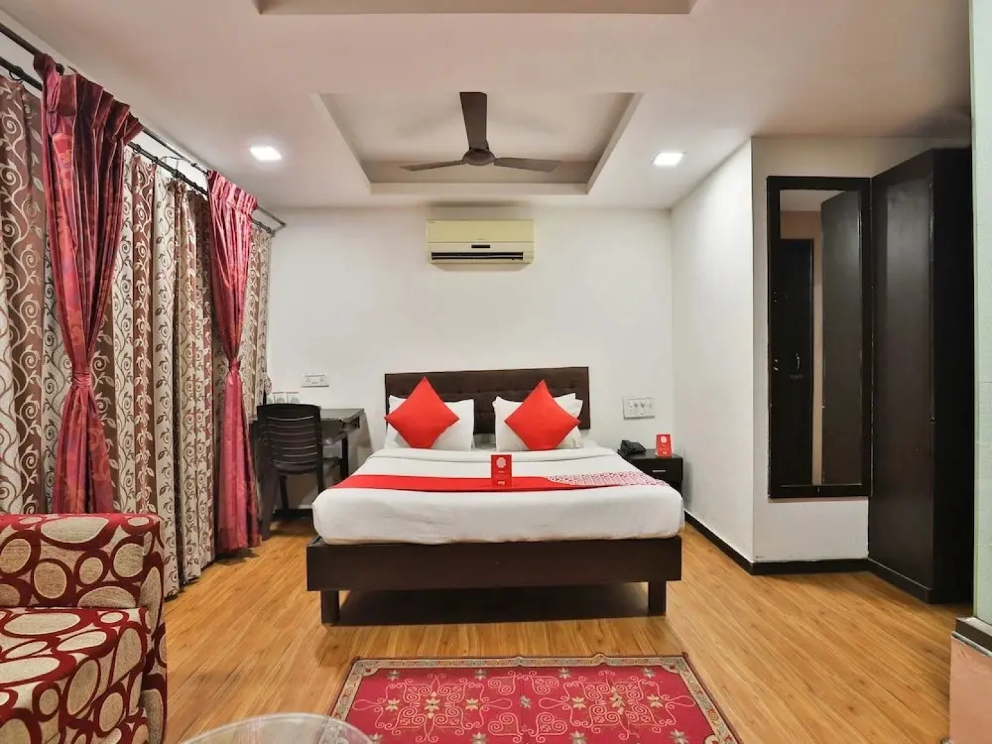 OYO Hotel Dash Continental