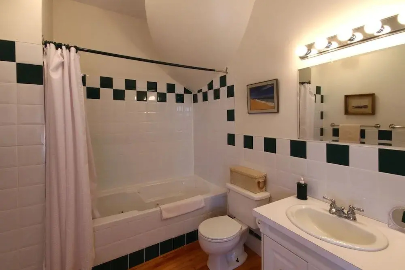 Homeport Historic Bed & Breakfast/Inn c 1858