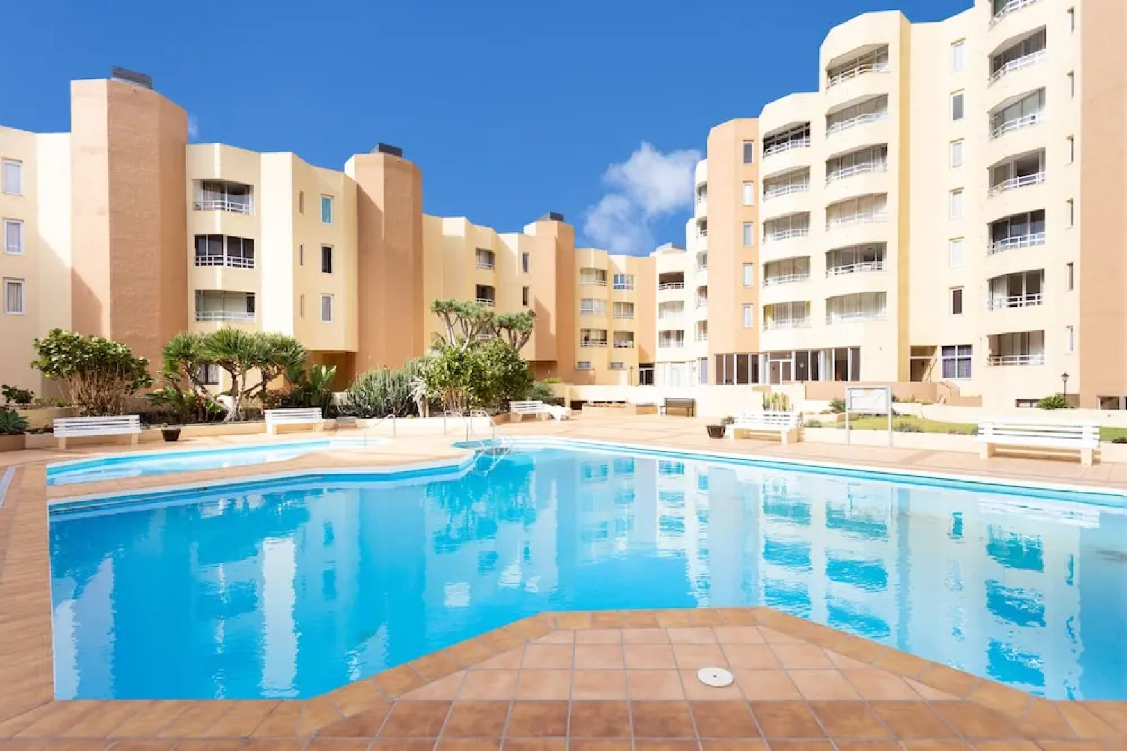 Los Silos Frontline with pool