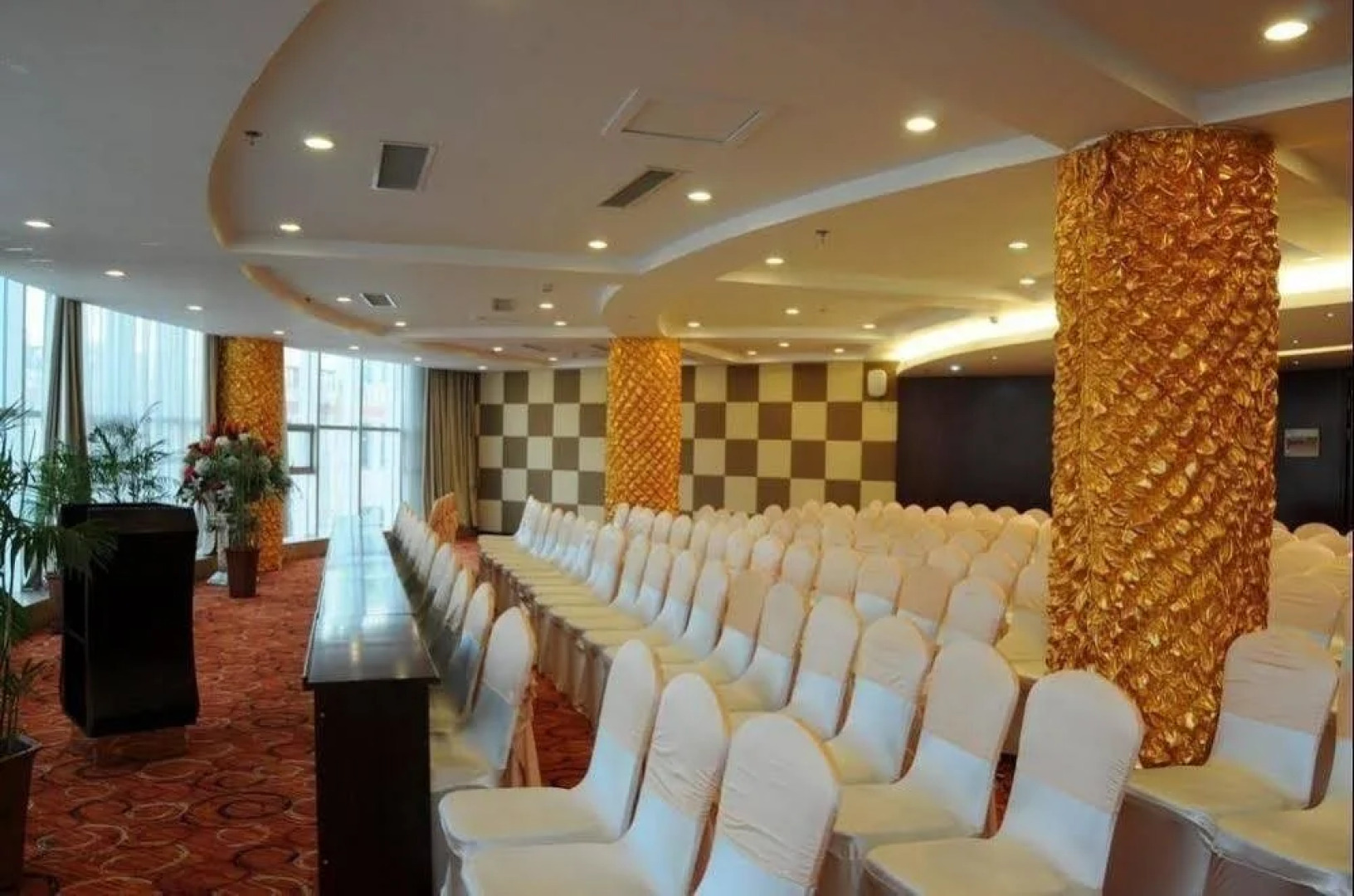 Lvliang Oriental Lily Hotel