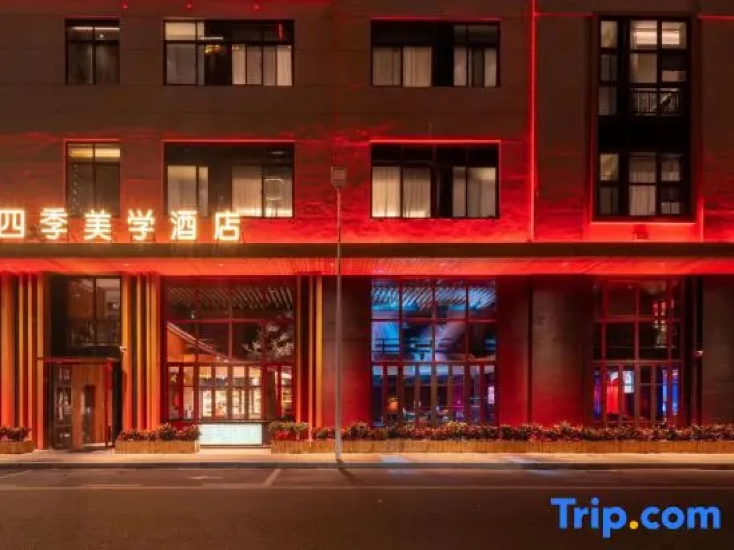 Four seasons aesthetic Hotel