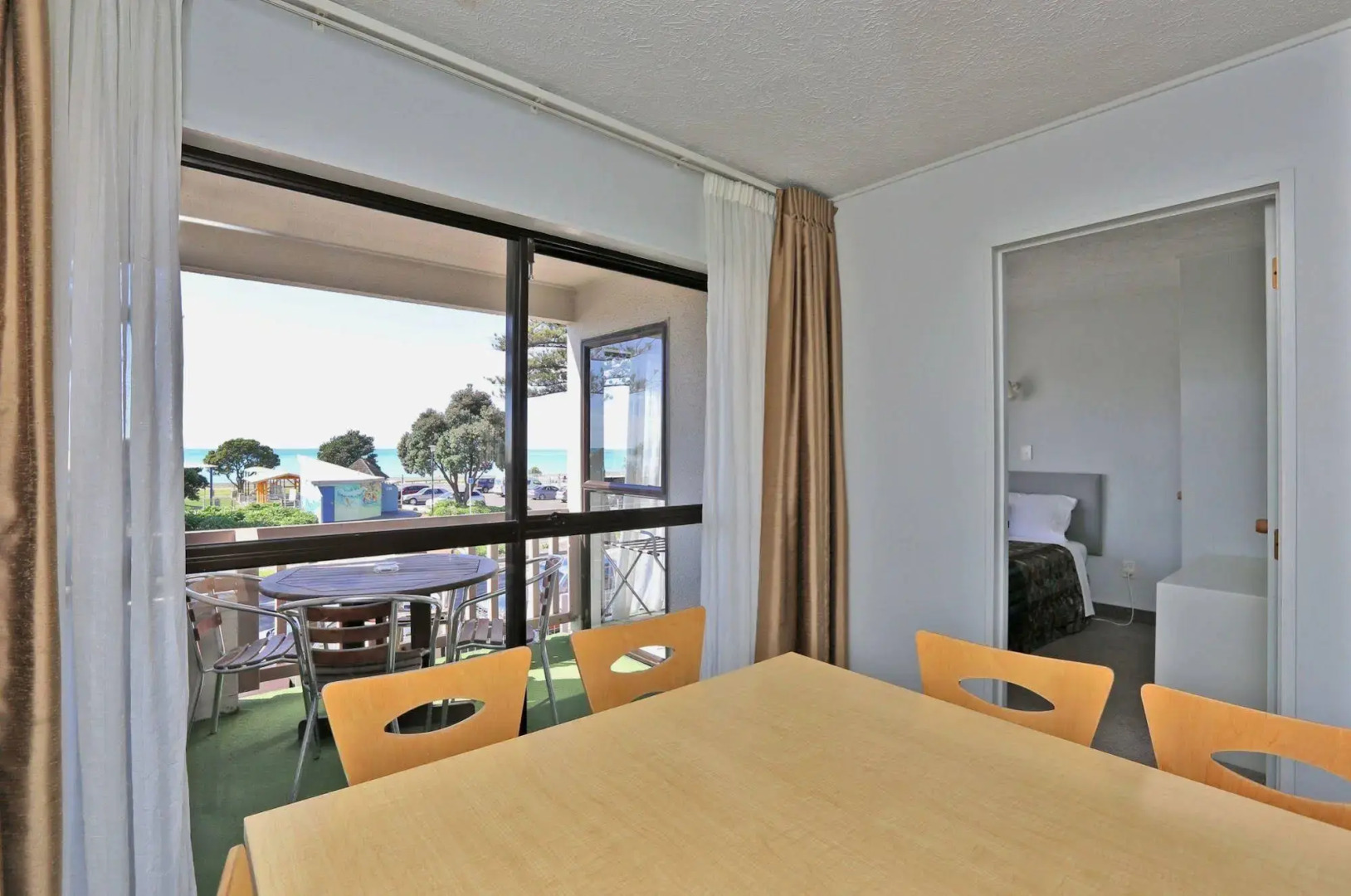 Edgewater Motor Lodge