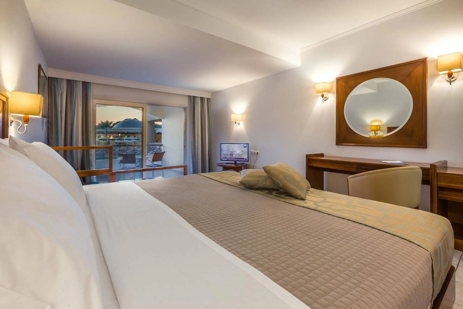 Kipriotis Hippocrates & Maris Suites