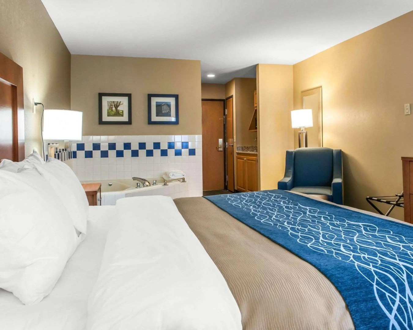 Comfort Inn & Suites Napoleon