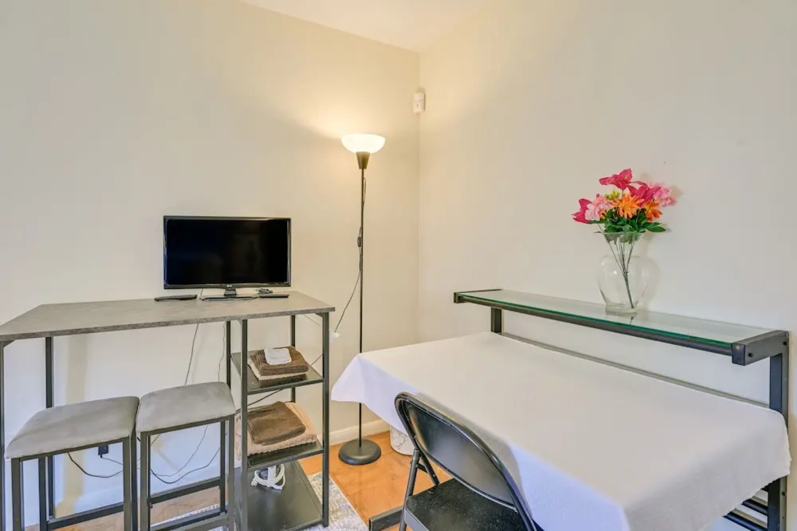 Cozy Bay Shore Condo Near Museums & Outdoor Rec!