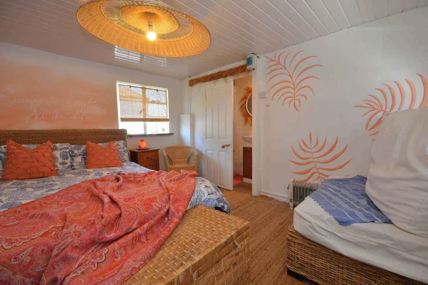 1 Bed Chalet - Sleeps 4 - Pets, Parking, Wifi