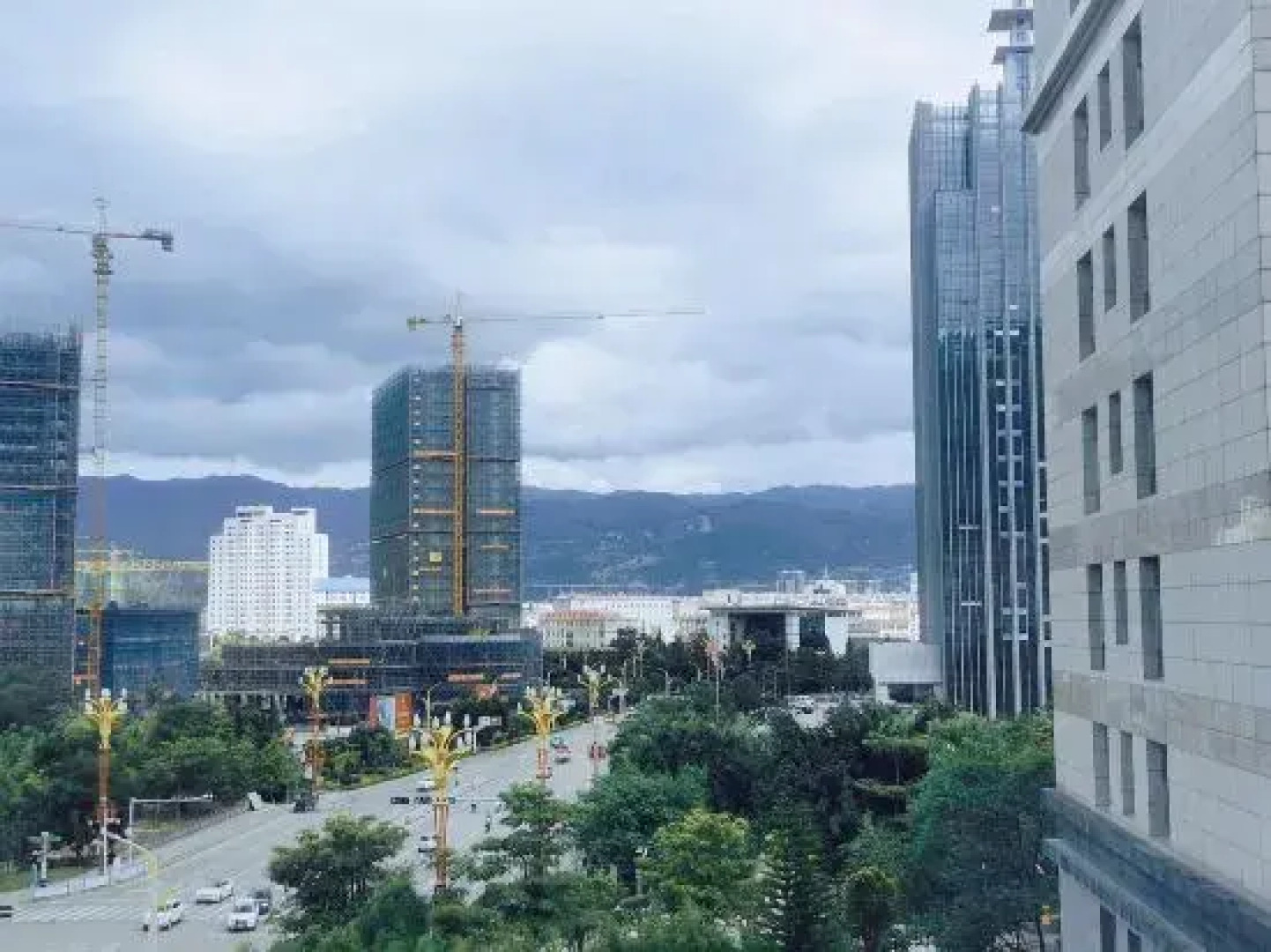 Yulong Business Hotel