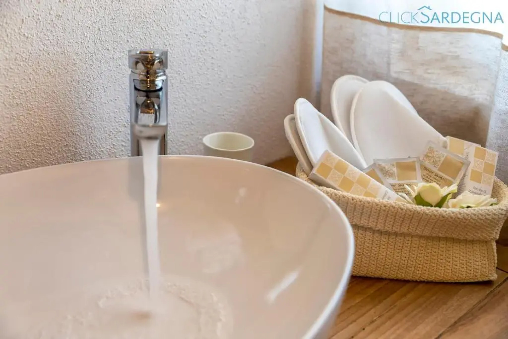 Fabulous Breath-taking Cottage With Pool and Spa