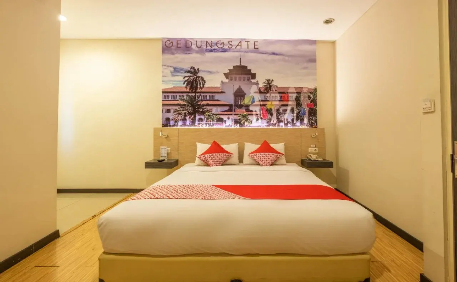 Townhouse Oak Cihampelas Near Ciwalk Formerly Promenade Hotel