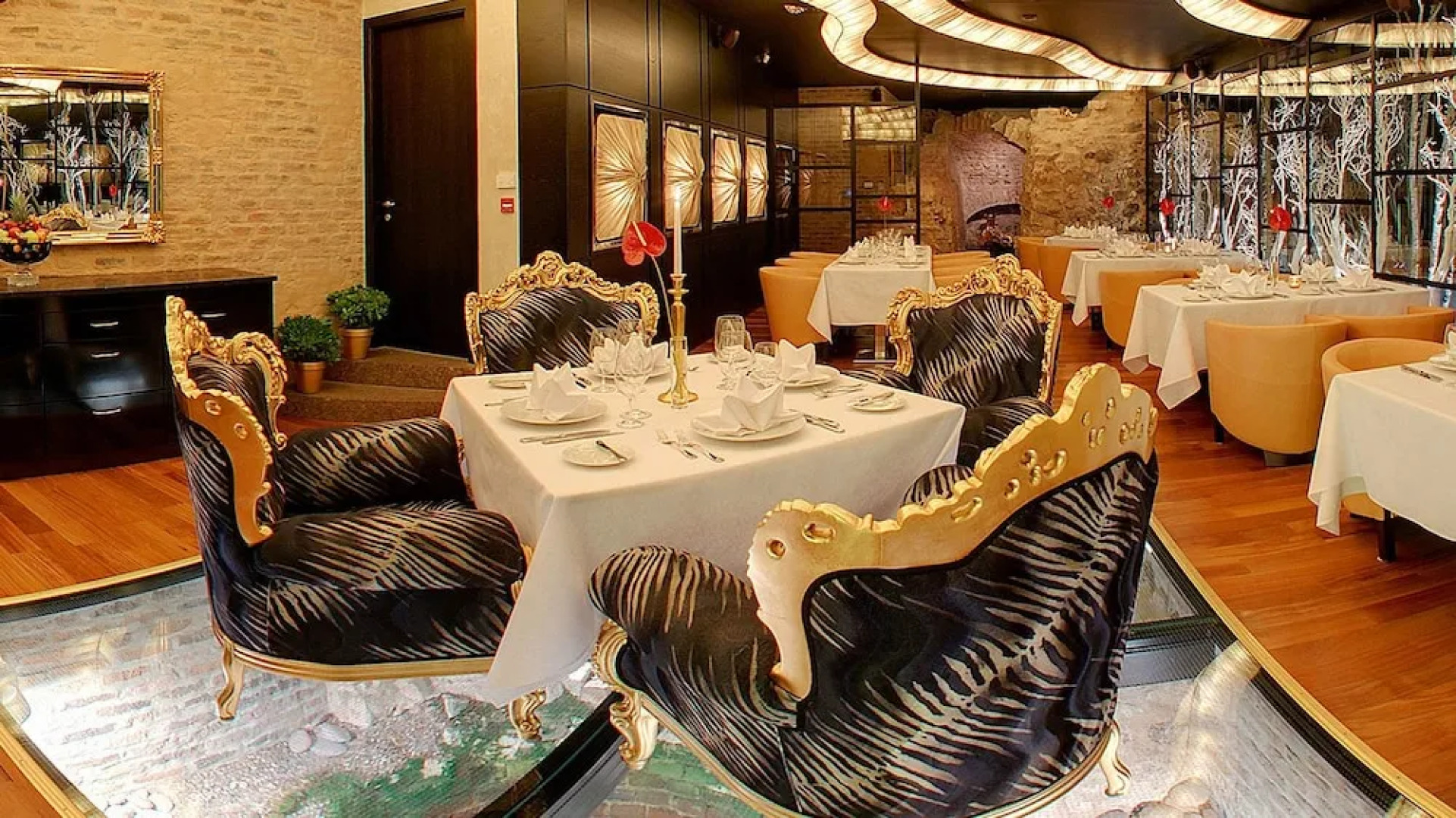 Royal Square Hotel & Suites