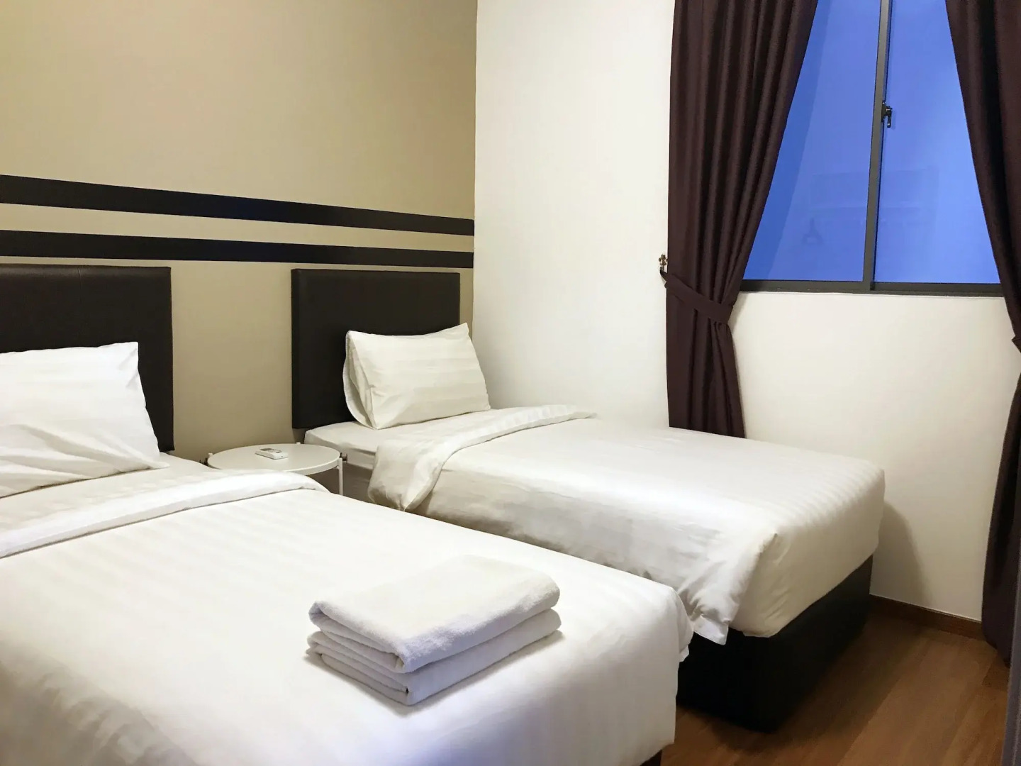 One Amerin Mall & Suites