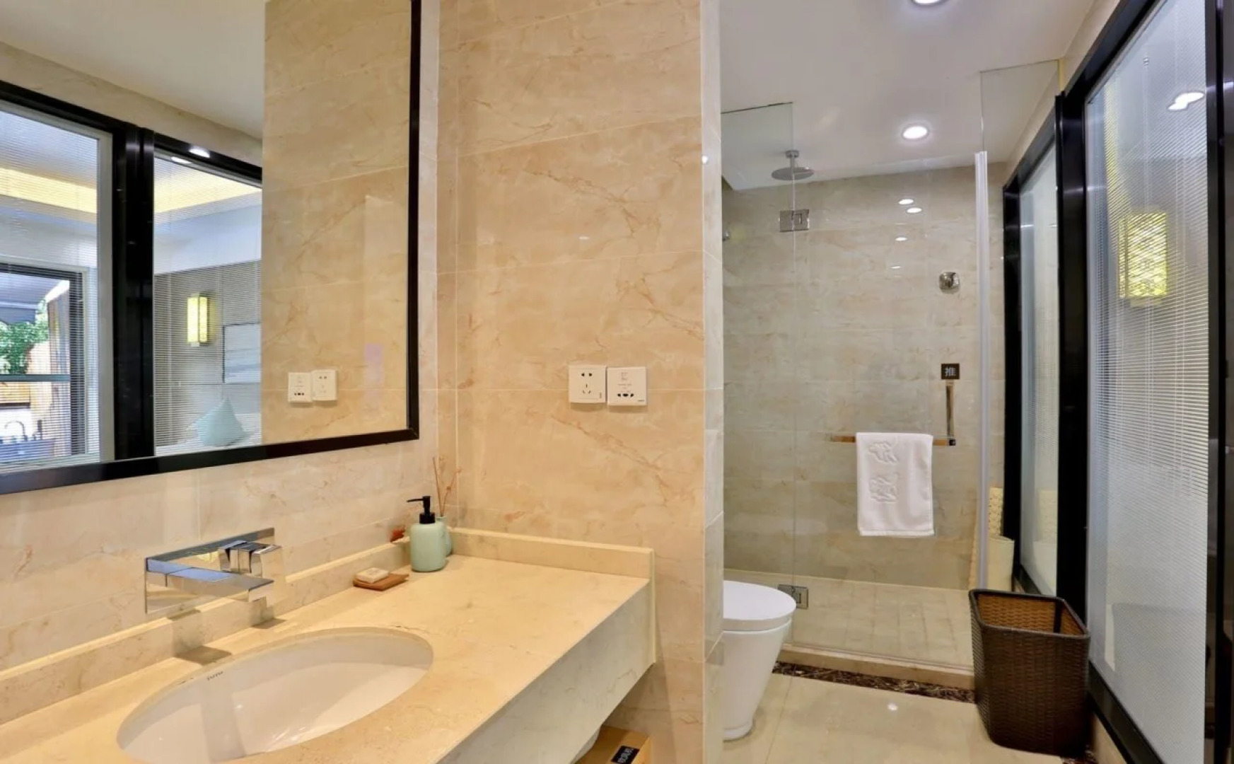 Nostalgia Hotel (West lake Hangzhou)