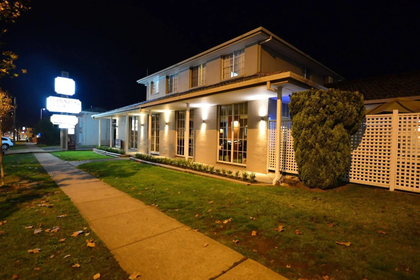 Winning Post Motor Inn