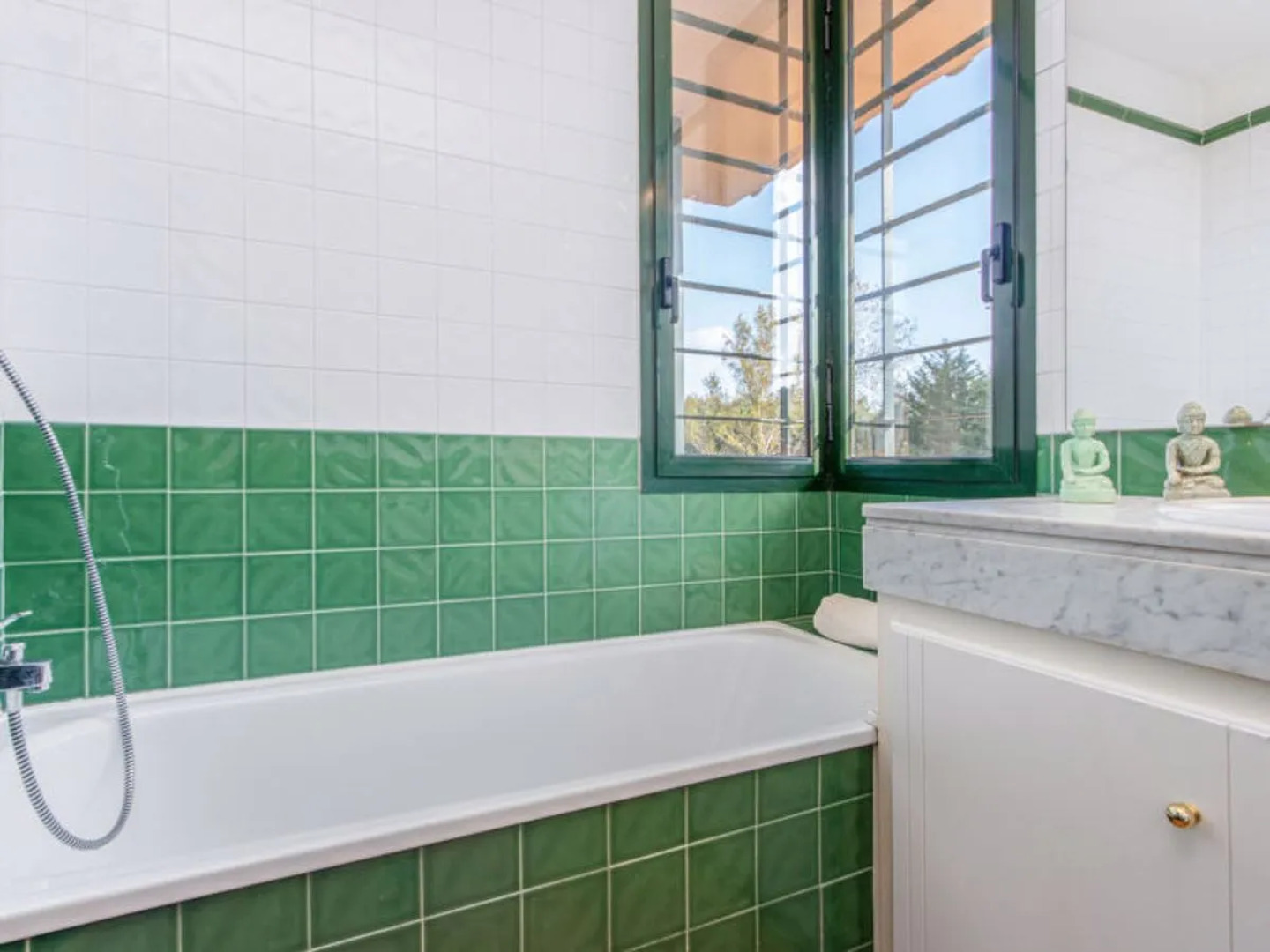 House acacies Navata