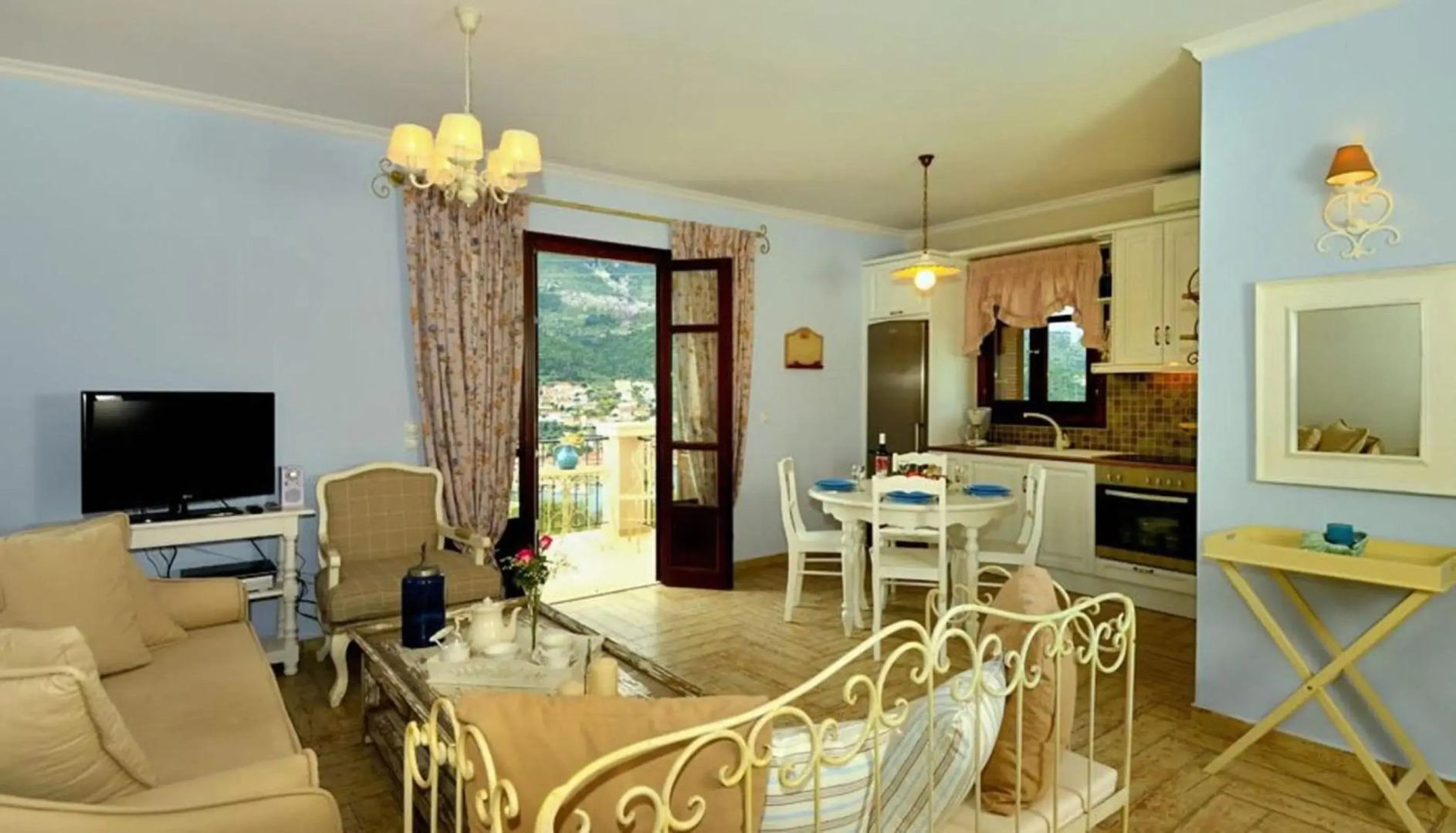 Adastra Ithaca Luxury Suites