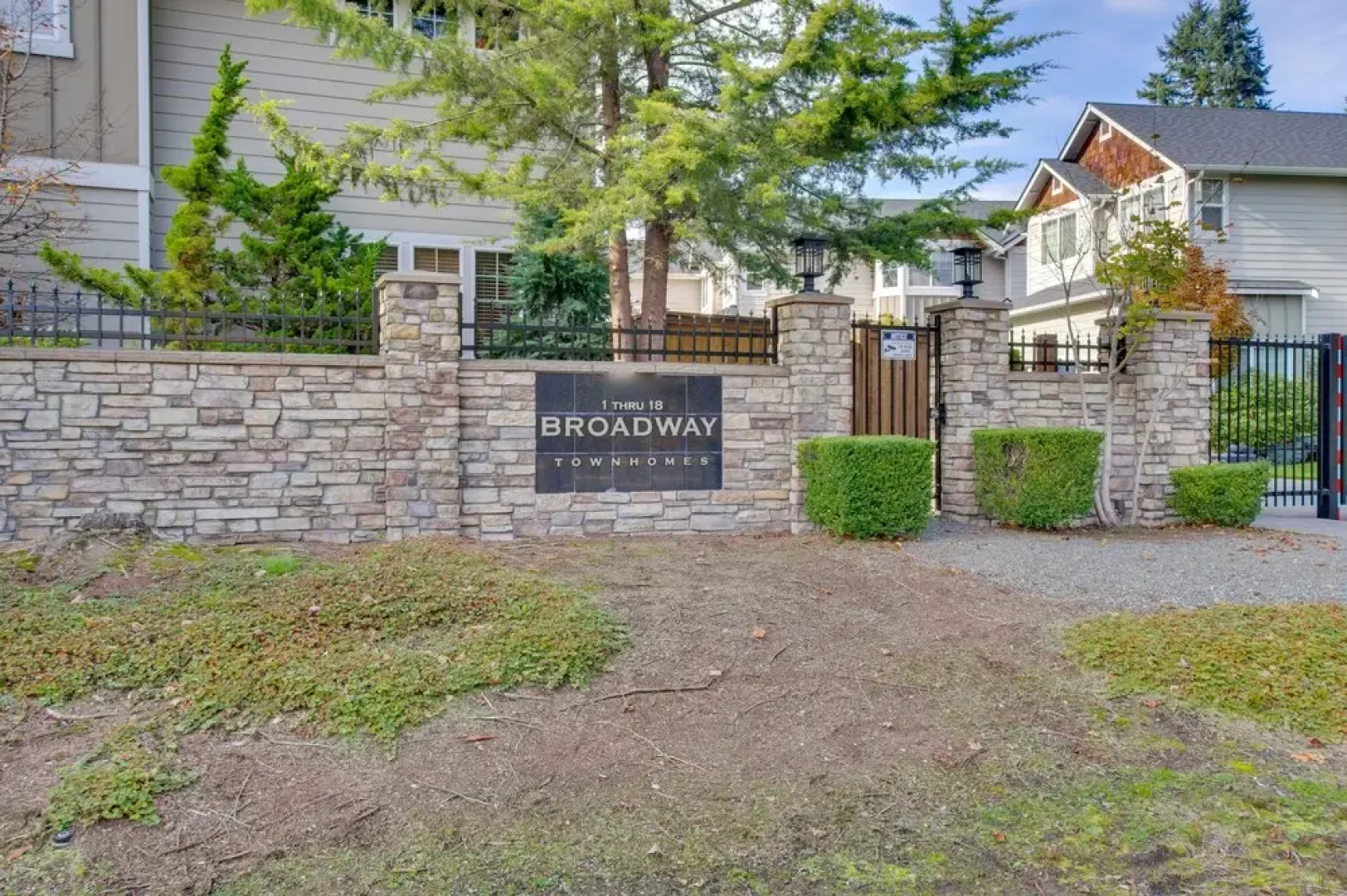 Charming Everett Townhome - 3 Mi to Downtown!