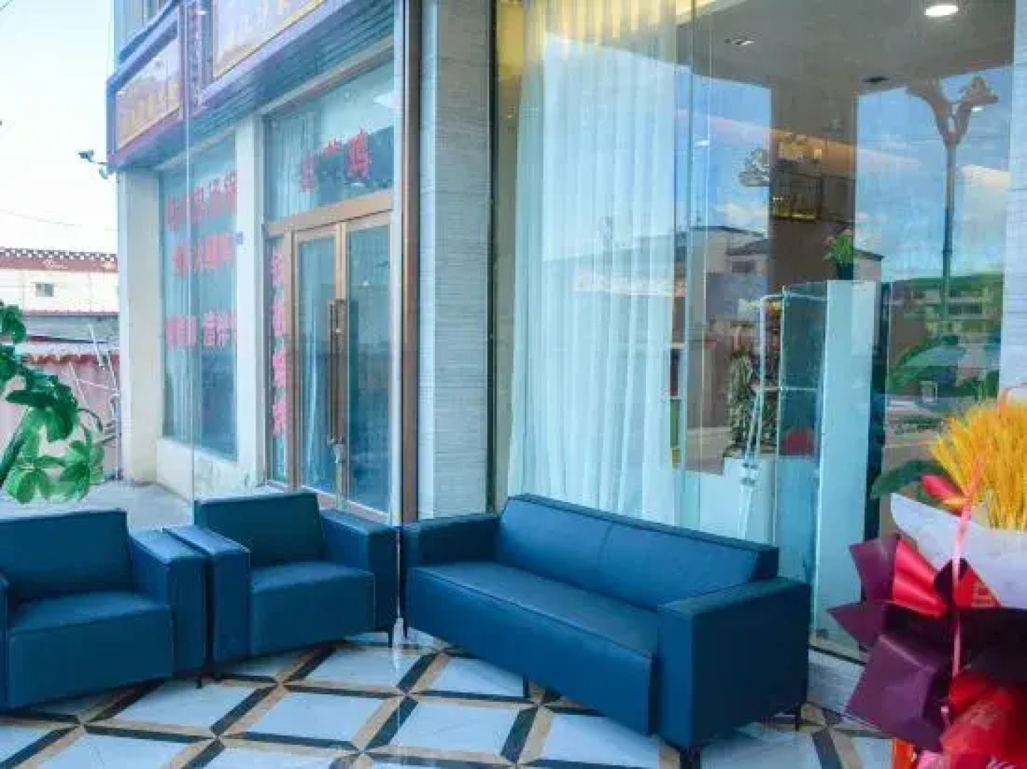 Crown Boutique Hotel