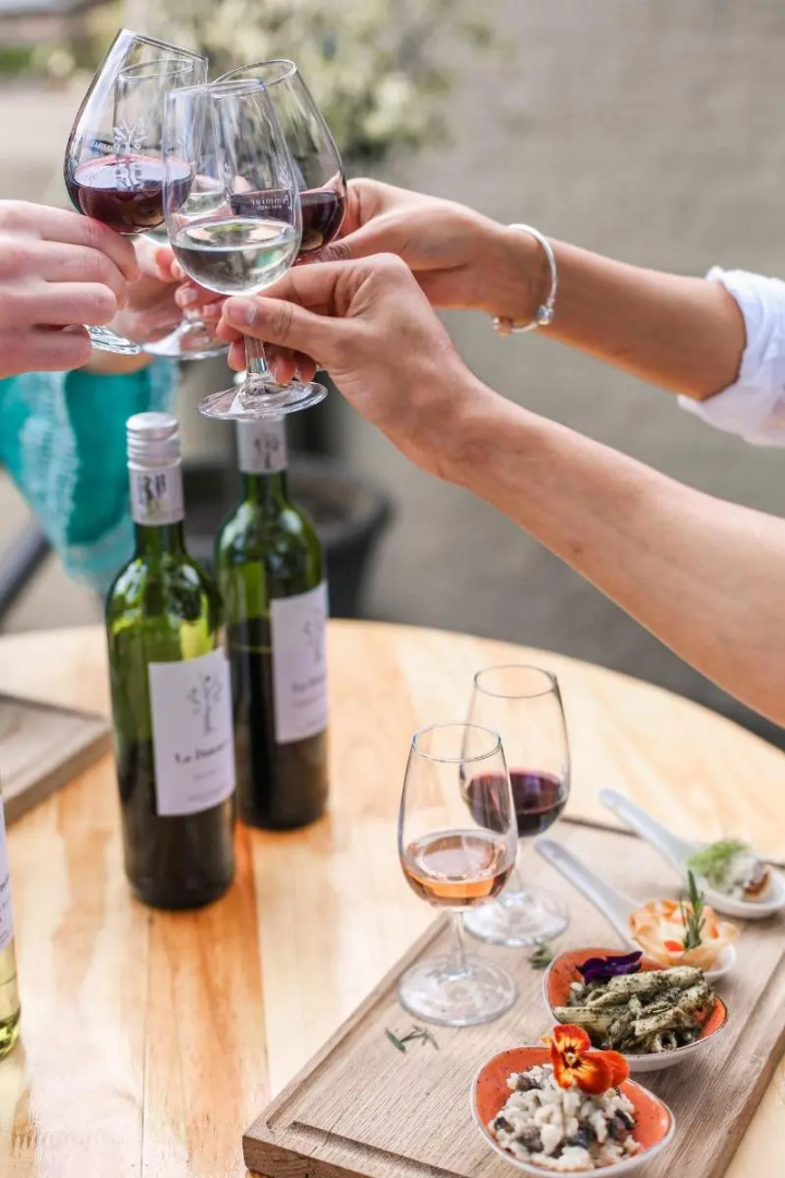 Le Pommier Wine Estate