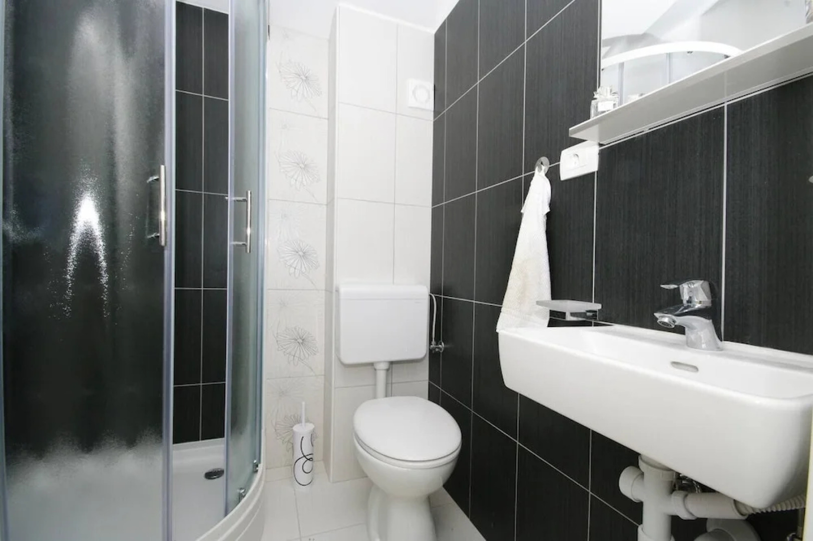 Viki - With Heated Pool - H