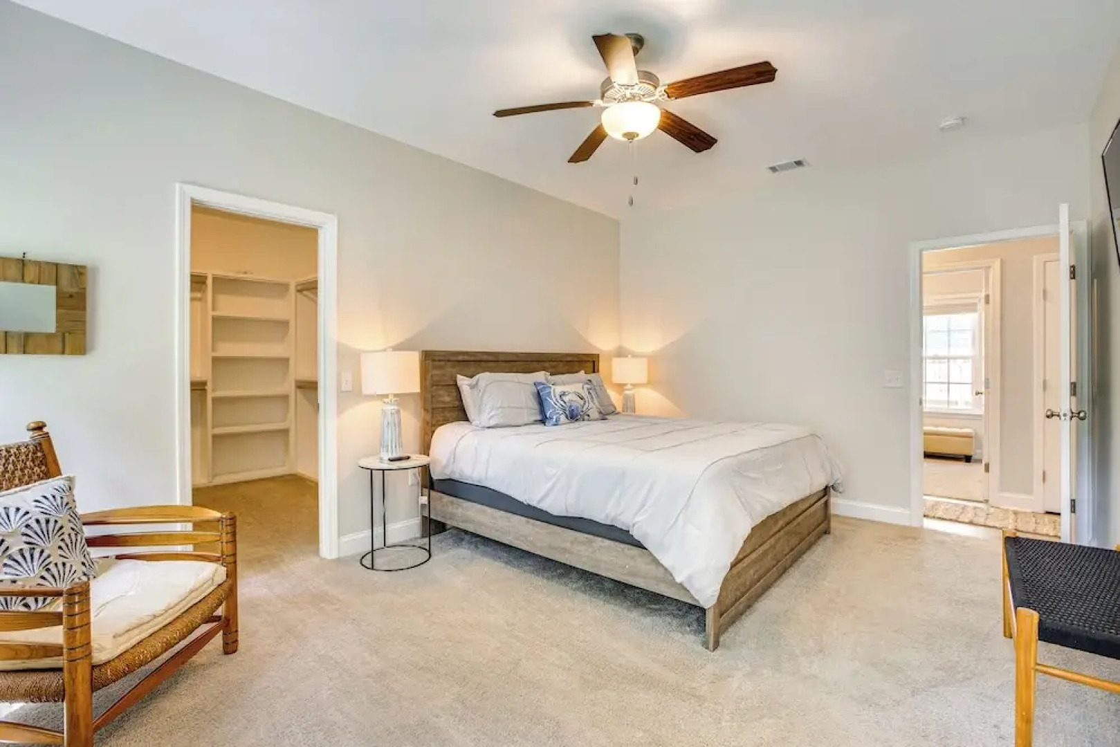 1 Mi to Riverfront: Darien Family Home