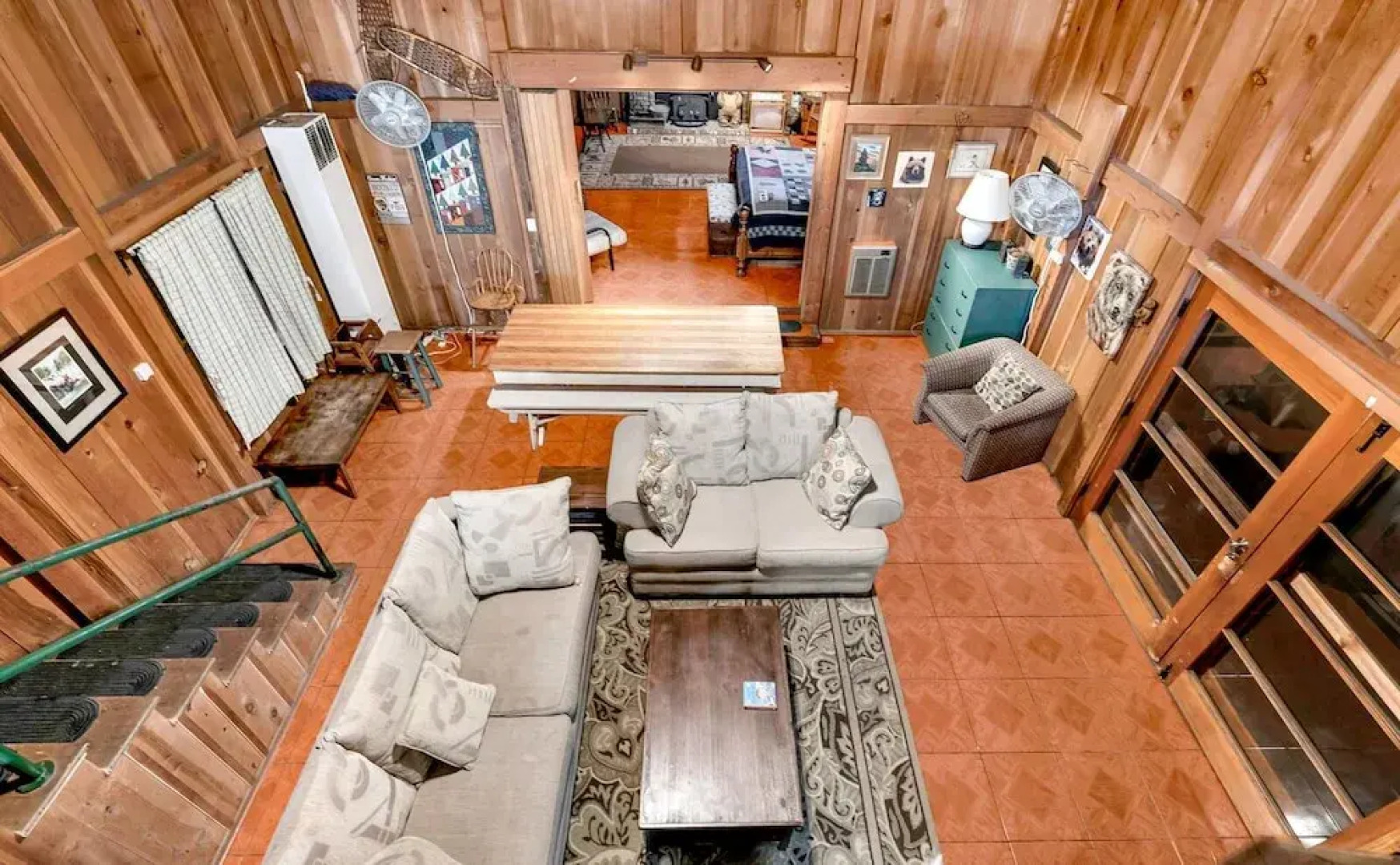 Rustic Knotty Pine - Minutes to the Water!