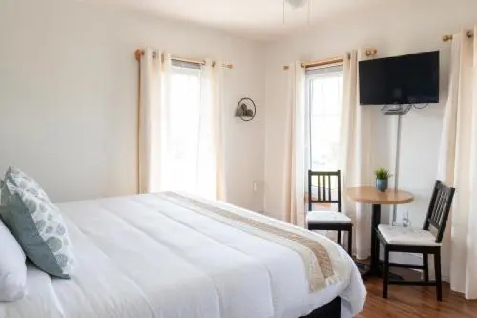 A. Mac Donald Country Inn