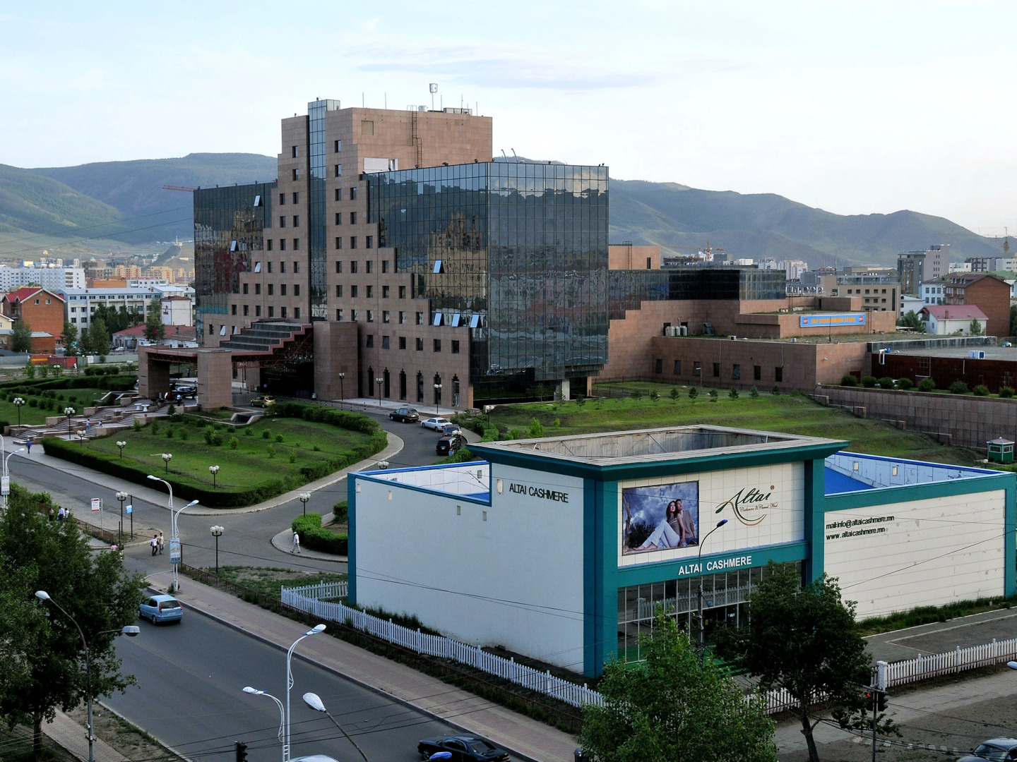 Chinggis Khaan Hotel