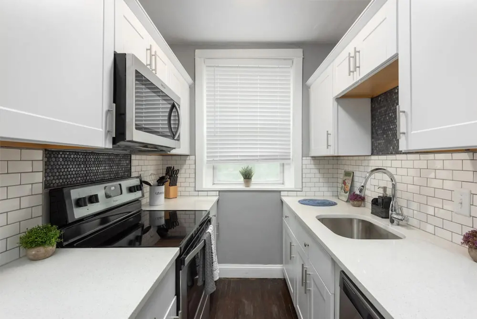 Central Garden Getaways Corp Rentals by NamaStay