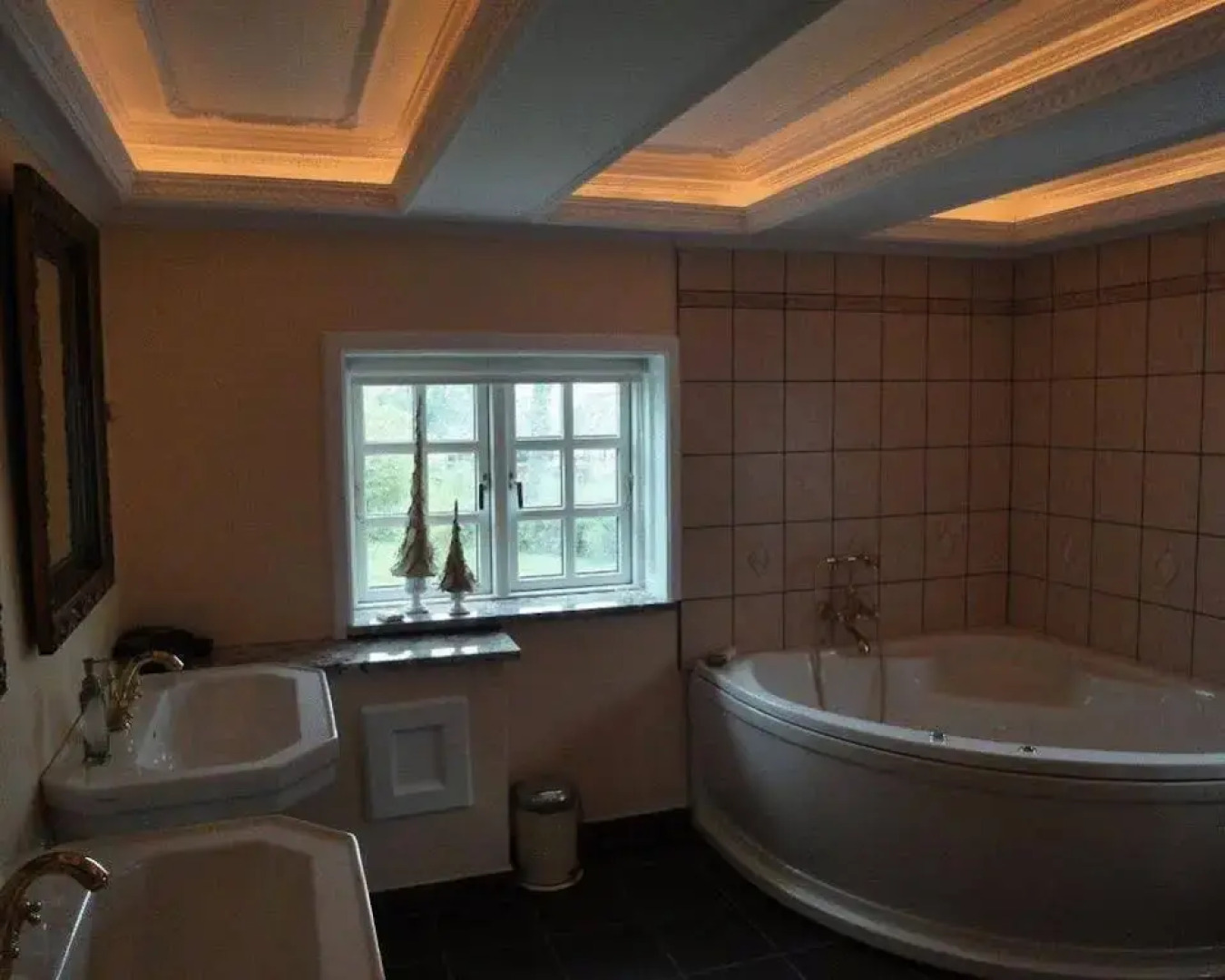 Skrøbelev Gods Manor House