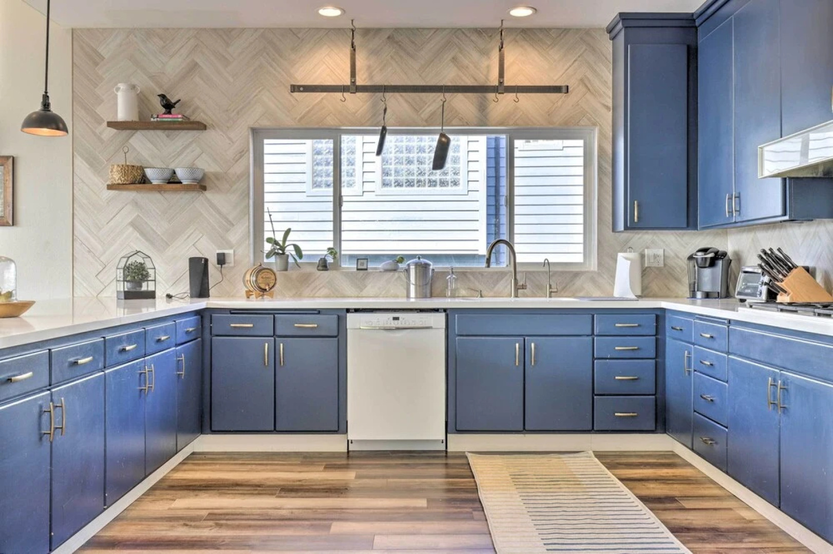 Remodeled Home w/ Spa & Deck: Walk to Dillon Beach