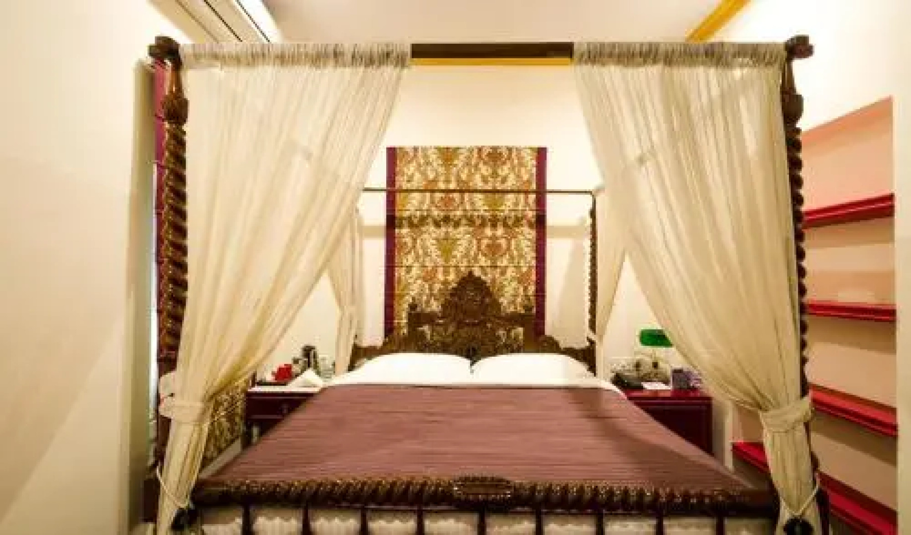 The Corner Courtyard