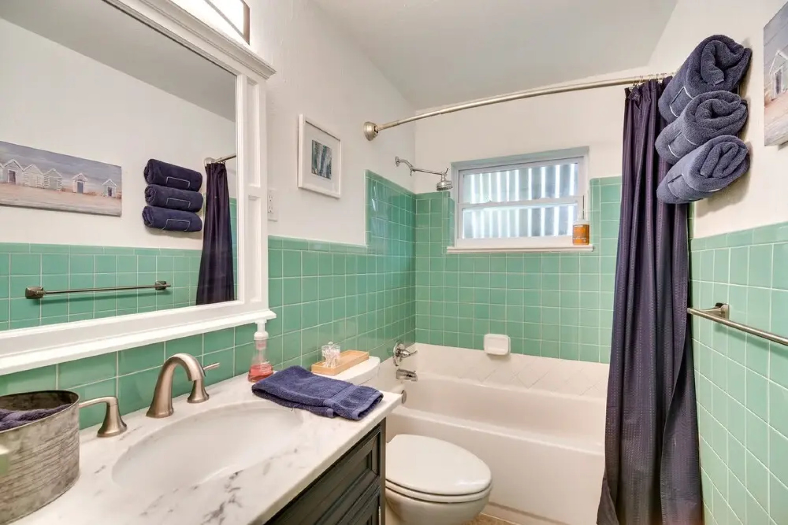 Chic Melbourne Cottage w/ Fire Pit, 4 Mi to Beach!