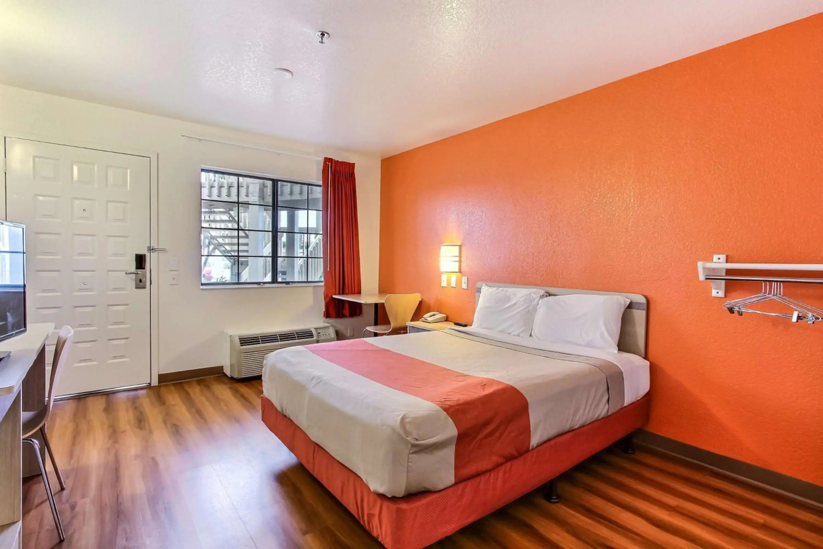 Motel 6 Salinas, CA - North Monterey Area