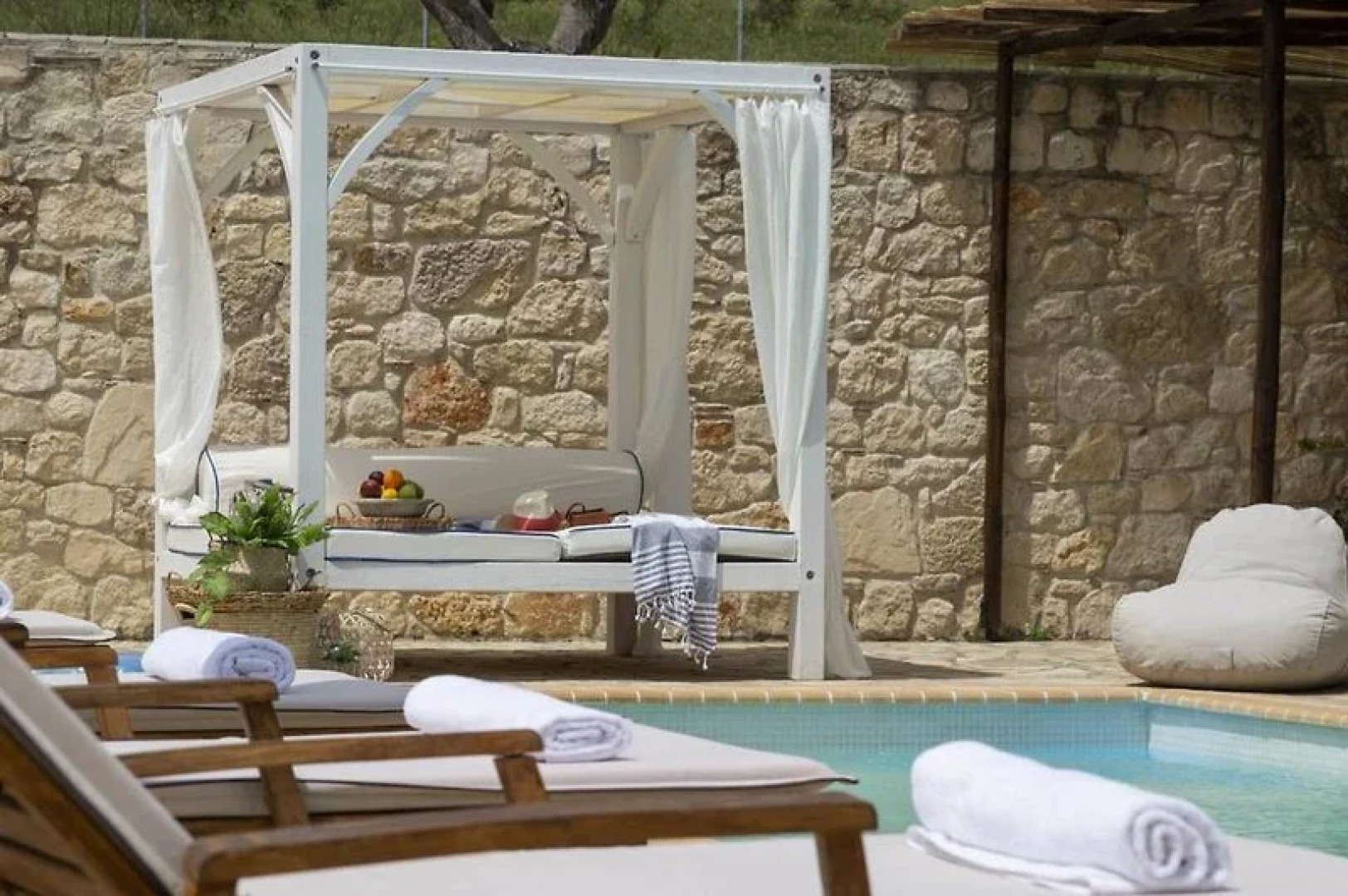 Nefeli Villas & Suites