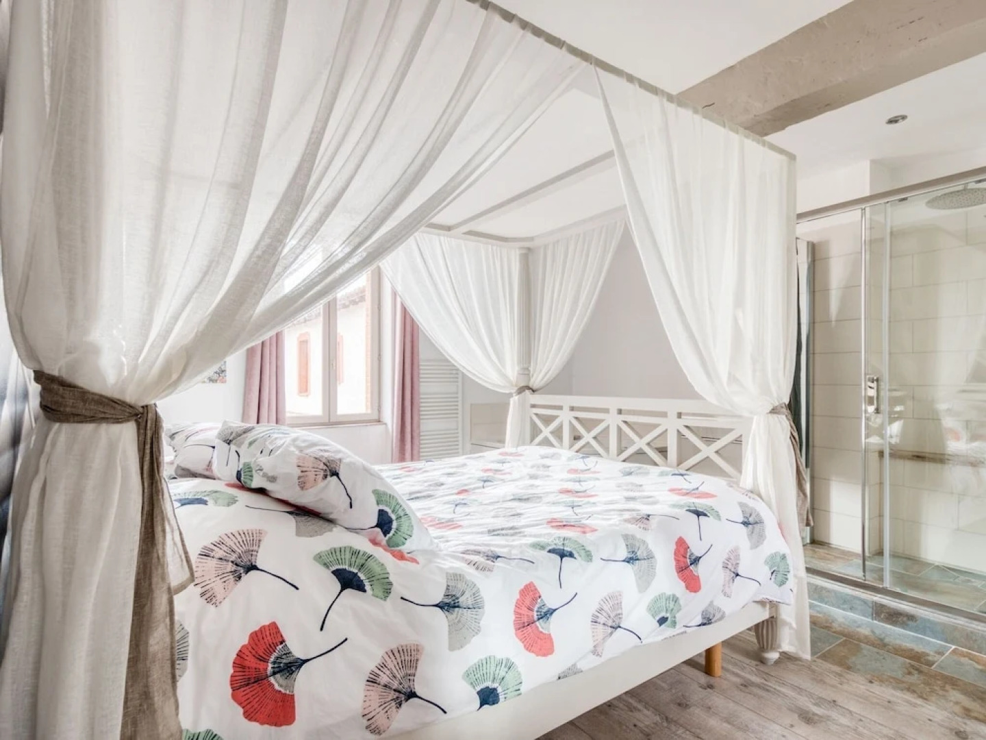 Fantastic Apartment With Whirlpool, Balcony, Deck-chairs