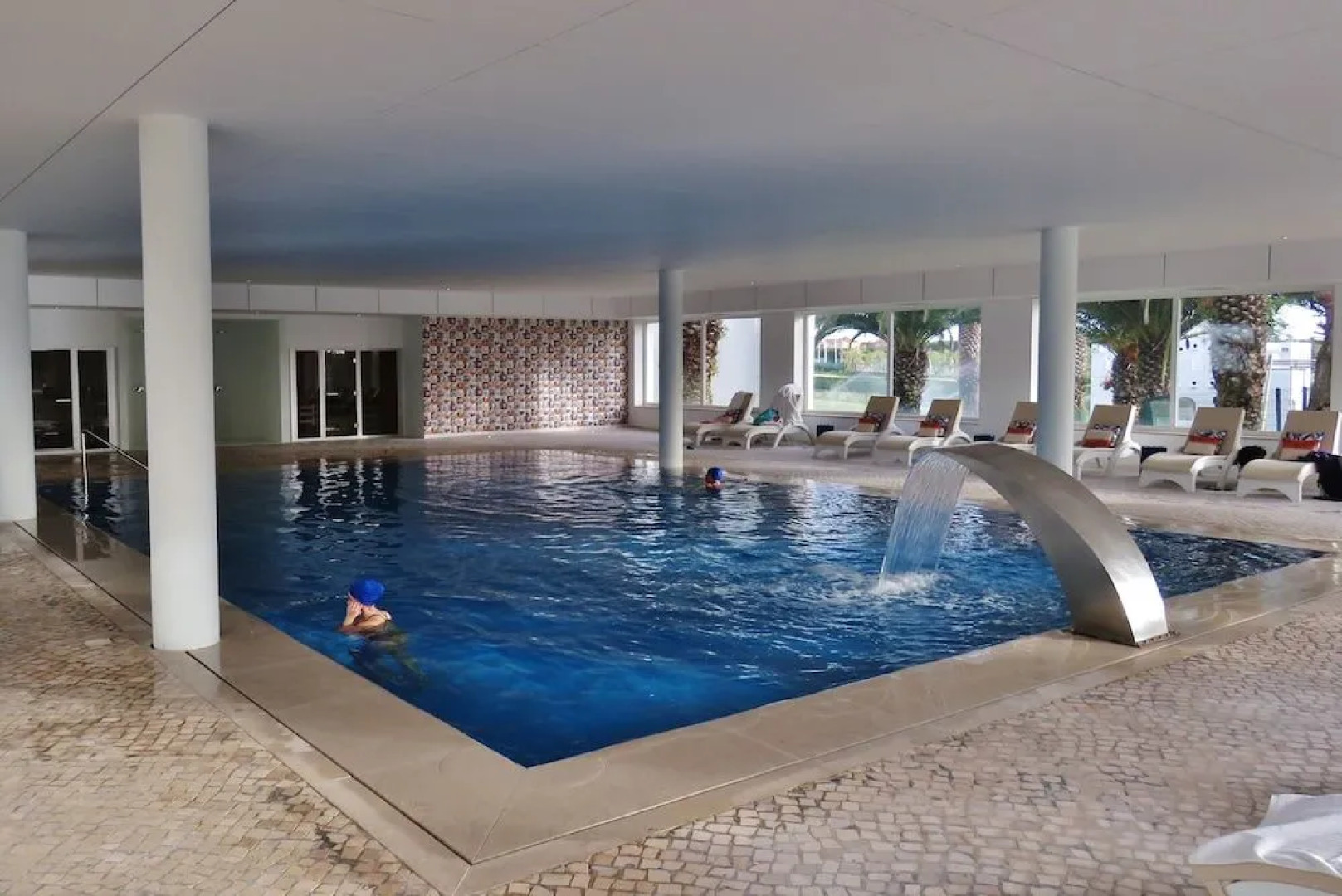 Supertubos Beach Hostel