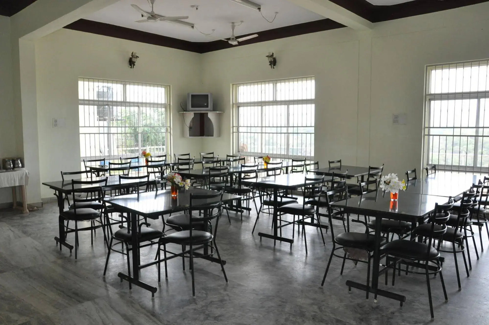 KSTDC Hotel Mayura Gaganachukki