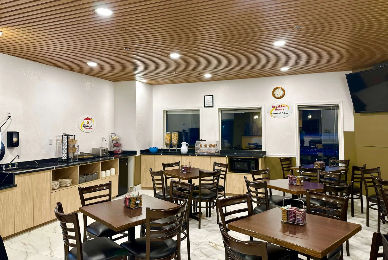 Super 8 by Wyndham Hinton