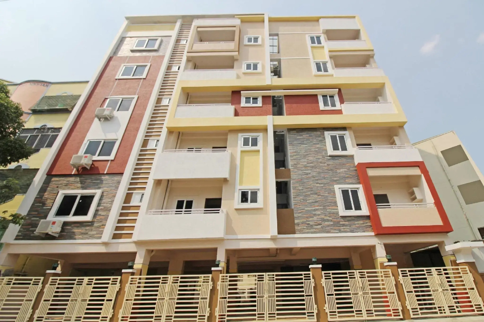 Capital O 19499 Shishamaati