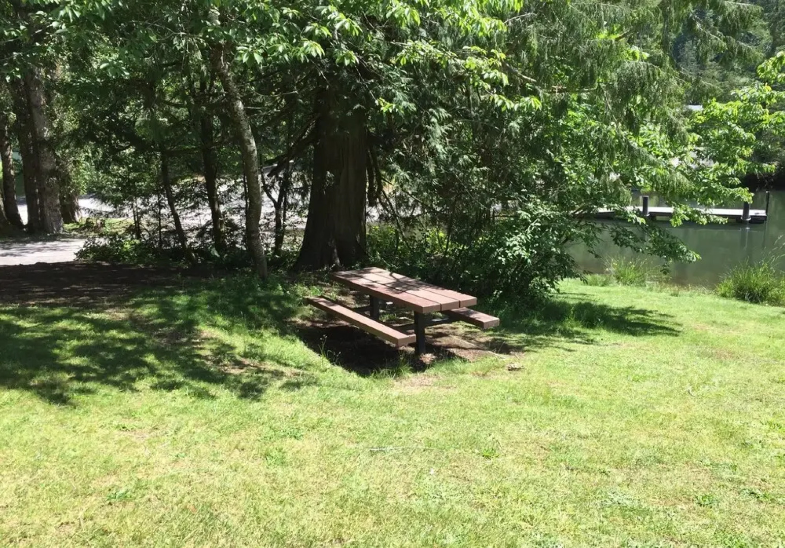 97MF - Lakeside - Dock - BBQ - Pets Ok - Sleeps 6