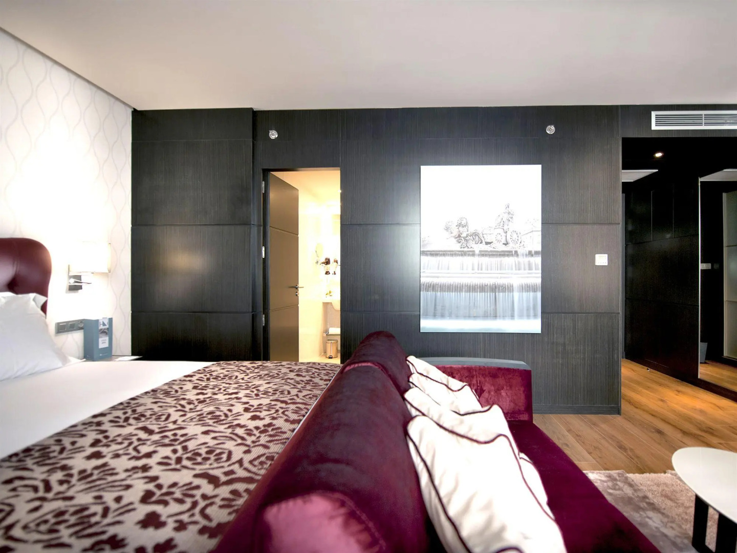 Отель Eurostars Plaza Mayor