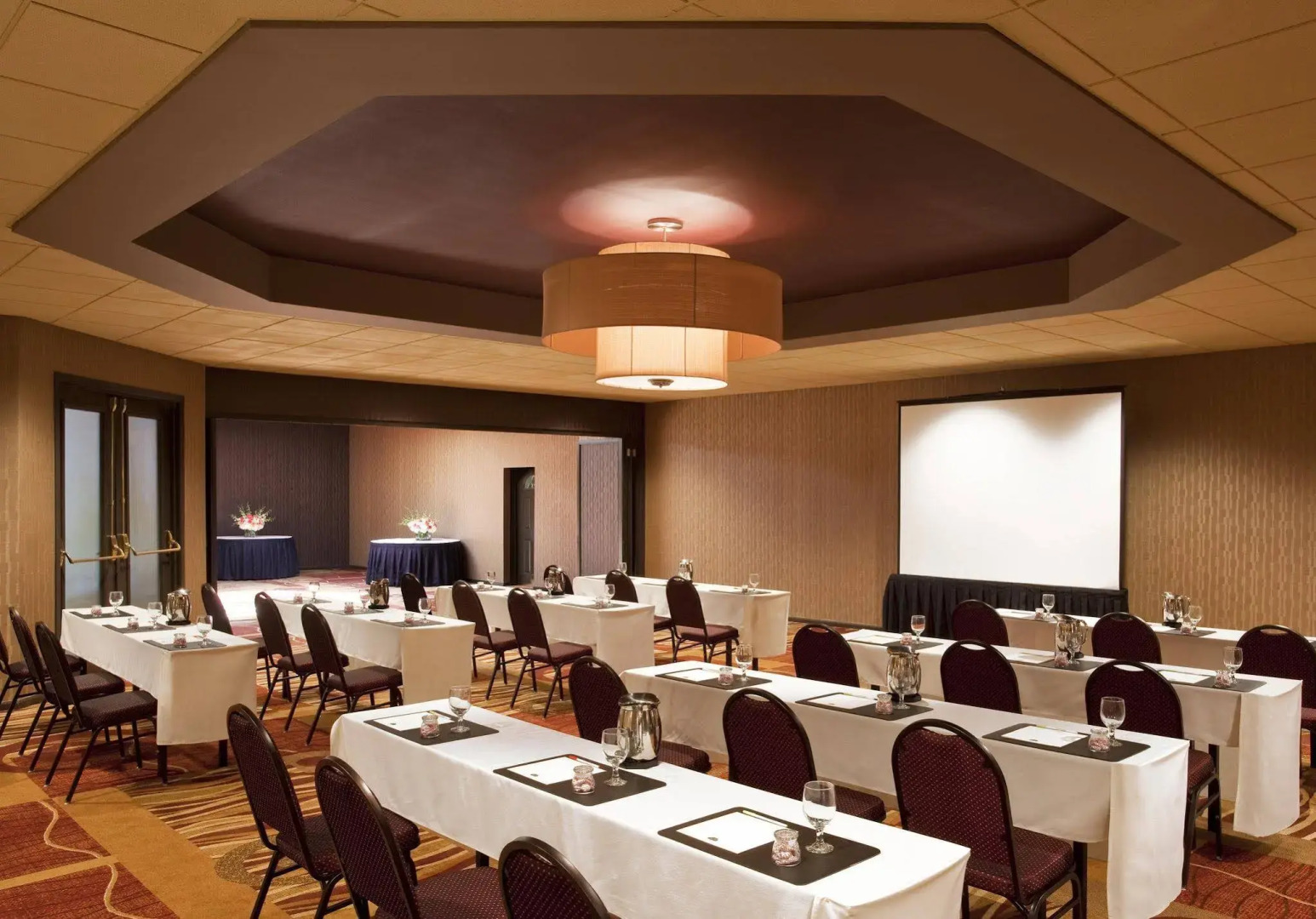 Four Points by Sheraton Milwaukee North Shore