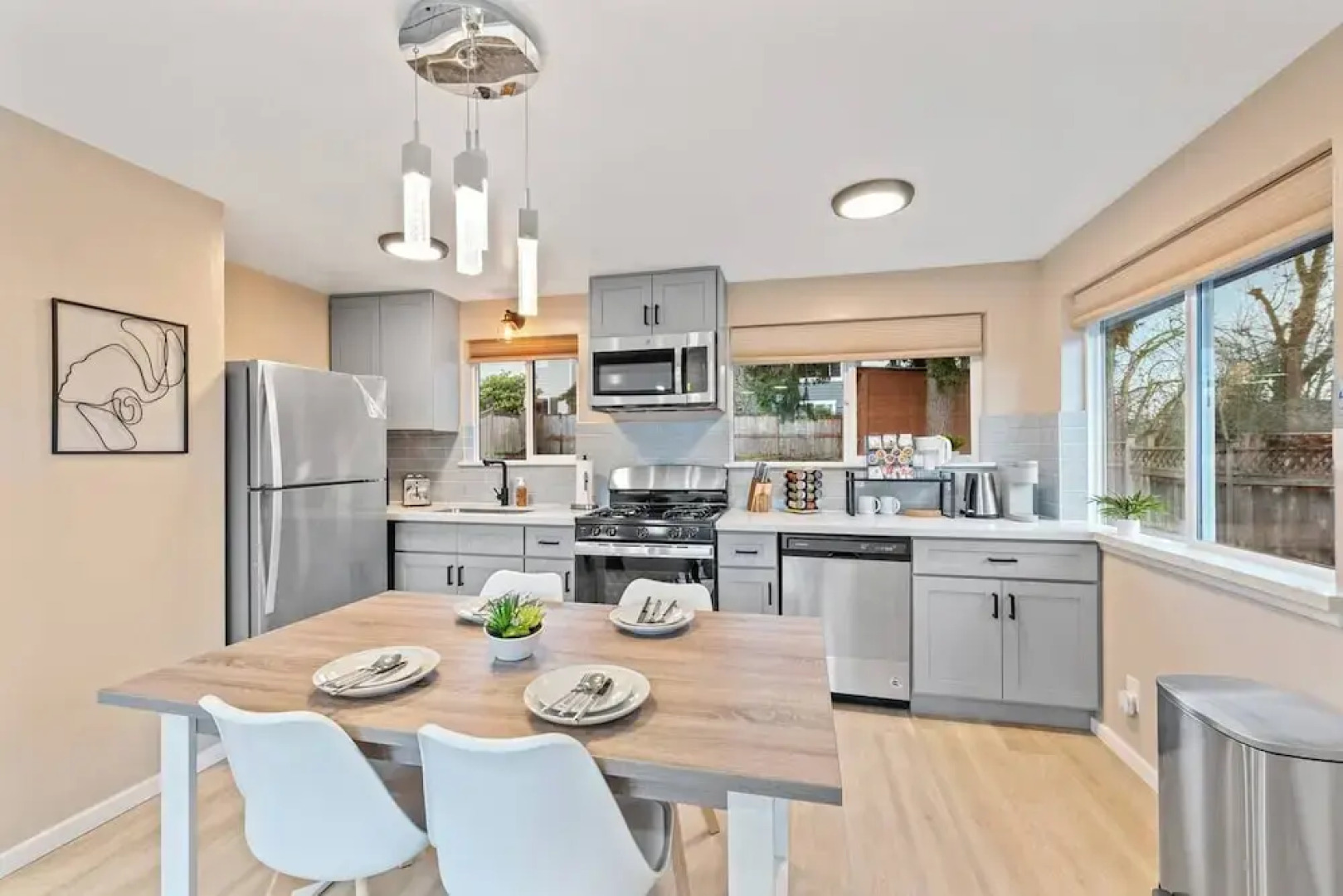 Lakeview Home in Renton, Walk to Beach, AC, Fenced