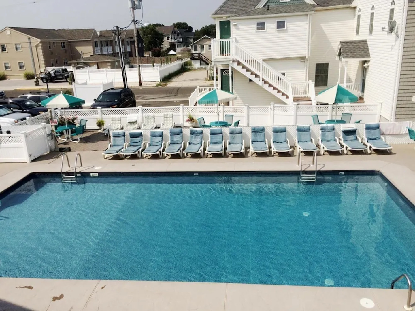 Sand Pebble Motor Lodge