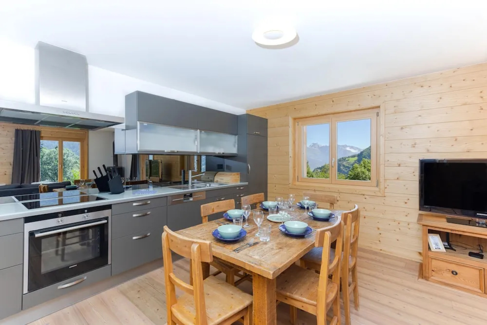 Chalet Le Cerf - NEW Build, Stylish Stay