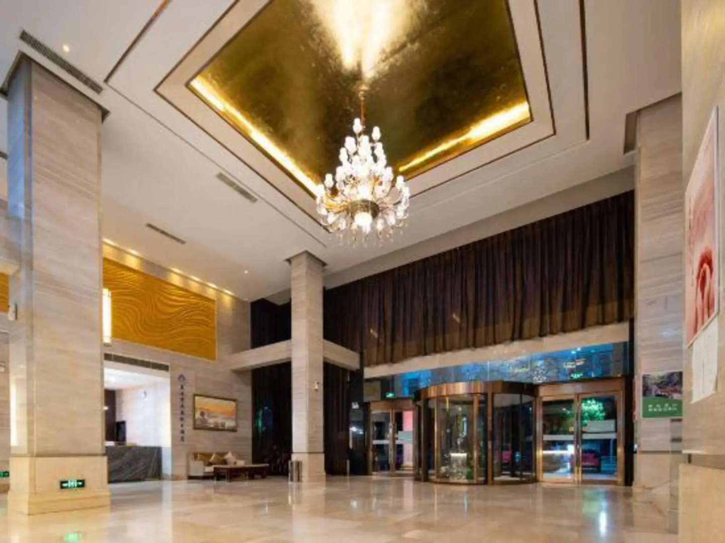 Yicheng Lanbowan Hotspring Holiday Hotel