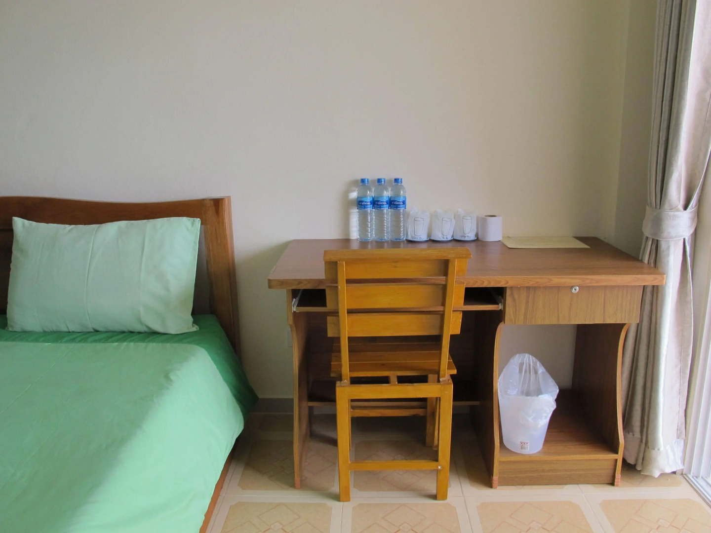 Day Waterfront Hotel