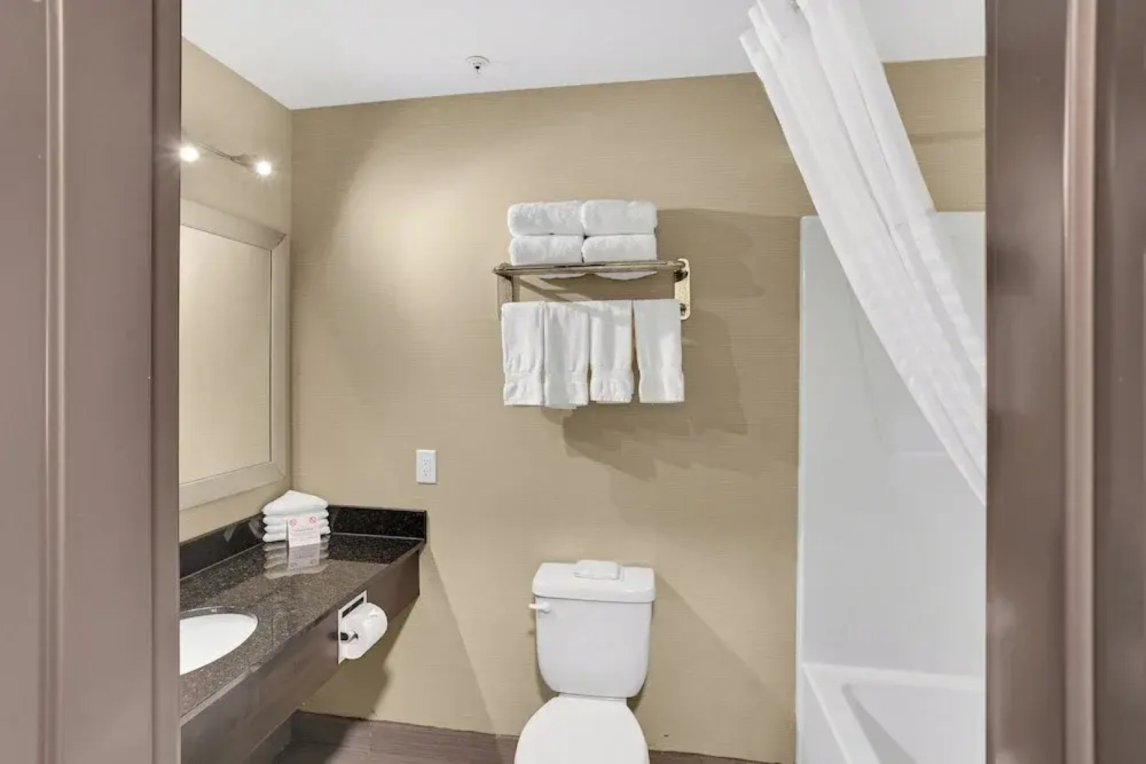 Duvernay Inn & Suites