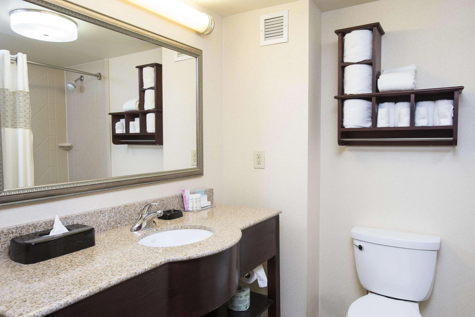 Hampton Inn & Suites Cincinnati-Union Center