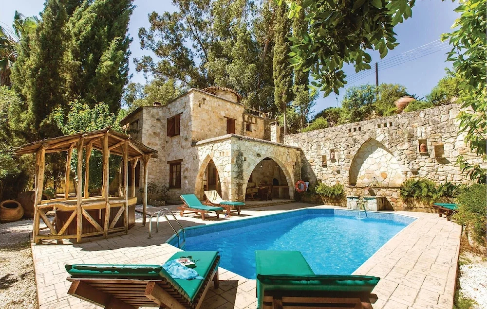 Beautiful Home in Miliou Paphos with Hot Tub, Sauna & 3 Bedrooms